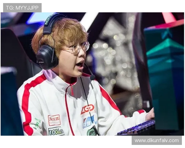 RNG在高校联赛中的团队协作表现分析与点评