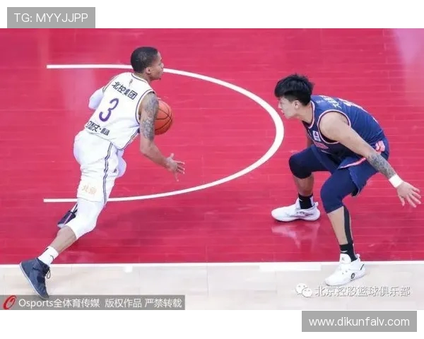 南京羽毛球队包夹战术解析与实战应用探讨