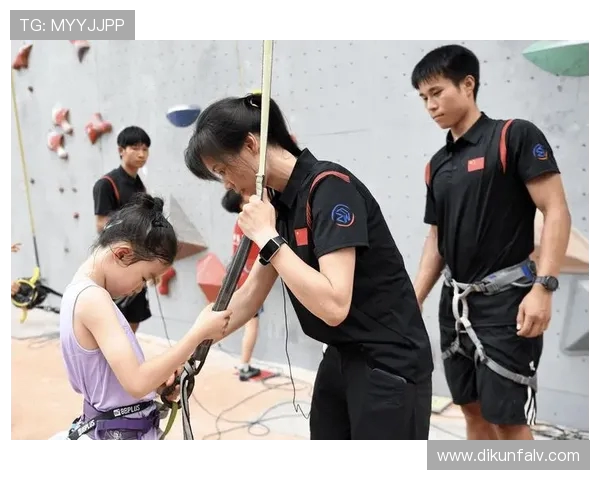 攀岩精神之旅:深入杭州攀岩队的心理素质与团队协作探讨 攀岩精神之旅:深入杭州攀岩队的心理素质与团队协作探讨